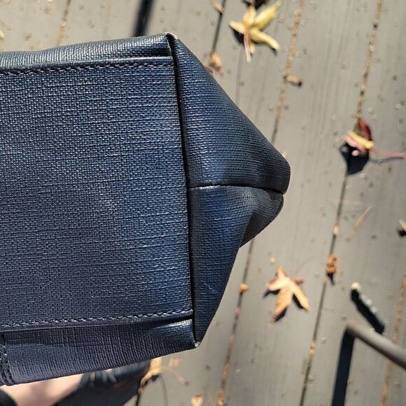 Fossil navy tote with tassle - Picture 3 of 7